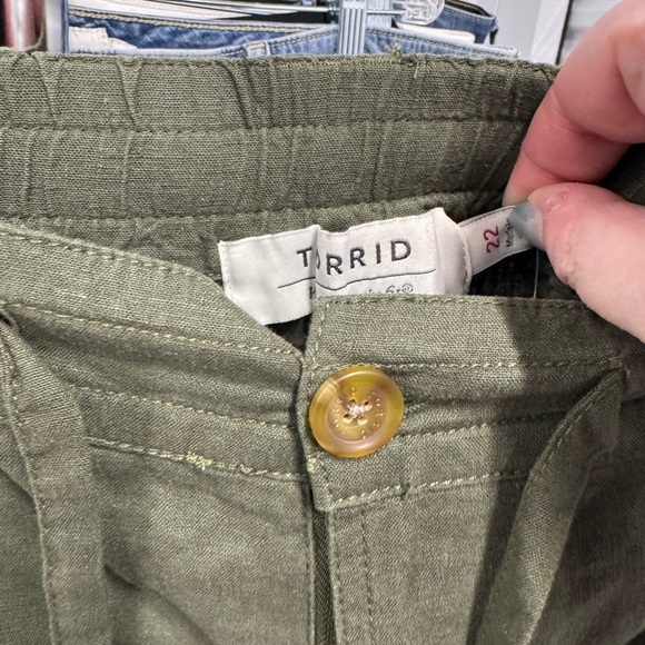 Torrid | Linen Pull-On Short in Green | size 22 - Picture 3 of 4